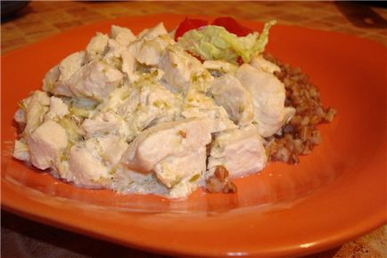 Csirke tejszínes fokhagymás szósszal savanyúsággal recept fényképpel (csirke) Csirke tejszínes fokhagymás szósszal savanyúsággal recept egy fotó