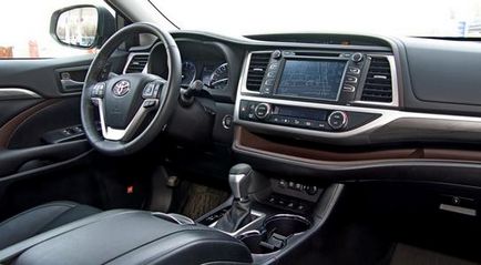 Áttekintés Toyota Highlander 2017 🚘 leírások és fényképek Toyota Highlander