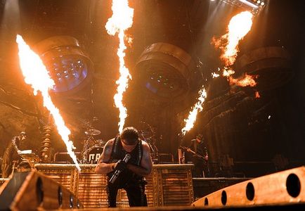 Tűz, tűz, generátor, üzemanyag égő színpadi show és a speciális effektusok a splash-show (tűz) Tűz, tűz generátor, üzemanyag égő színpadi show és a speciális effektusok a splash jelenés