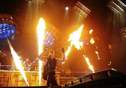 Tűz, tűz, generátor, üzemanyag égő színpadi show és a speciális effektusok a splash-show (tűz) Tűz, tűz generátor, üzemanyag égő színpadi show és a speciális effektusok a splash jelenés