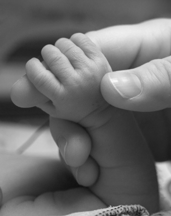 A főbb állomásai a csecsemő fejlődését, és hogy a baba képesnek kell lennie arra, hogy mikor (bújócska) A főbb állomásai a csecsemő fejlődését, és hogy amikor a baba képesnek kell lennie arra, hogy
