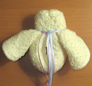 Húsvéti nyuszi és a csirke a kezüket arra törölközők (dekoráció húsvét) Húsvéti nyuszi és a csirke a kezüket ki törölközők