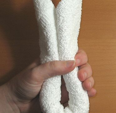 Húsvéti nyuszi és a csirke a kezüket arra törölközők (Easter Bunny kezét) Húsvéti nyuszi és a csirke a kezüket ki törölközők