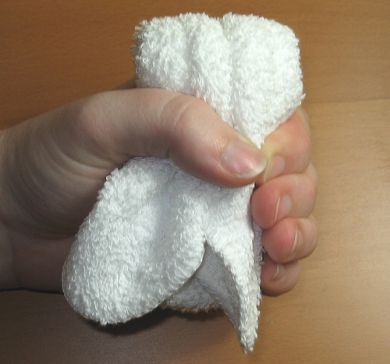 Húsvéti nyuszi és a csirke a kezüket arra törölközők (Húsvét) Húsvéti nyuszi és a csirke a kezüket ki törölközők