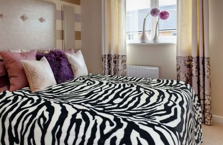 Ágytakarók és takarók belsejében a nappali, hálószoba és egyéb helyiségek, fehér, szürke, a nyomtatási zebra,