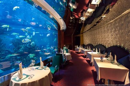 Az étterem az akváriumban