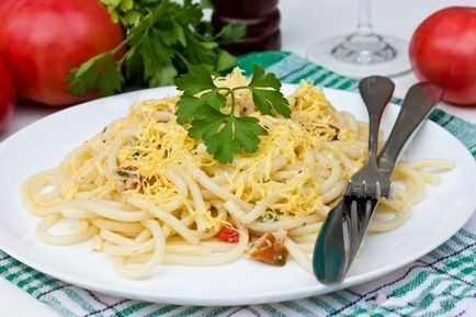 Рецепт паста з помідорами, шинкою і сиром