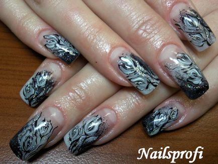 Ábrákon a körmök, fekete lakk, lánc szépség stúdió - nailsprofi