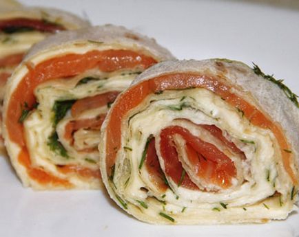 Tekercset lavash füstölt lazac és uborka - lépésről lépésre recept fotók