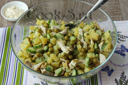 Saláta csirke, borsó, uborka - lépésről lépésre recept fotókkal, saláták