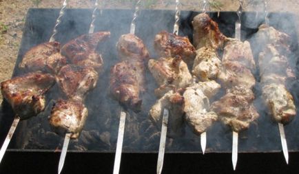 Shish kebab vagy barbecue csirke