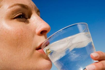 Hány kalória a vízben, és hogyan kell inni vízjogi