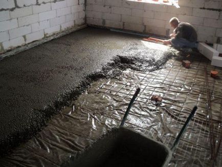 Mi kiszárad peskobeton esztrich, beton 10 cm, 5 cm, a csempe és a félszáraz laminált (döntetlen) Hogyan száraz esztrich homok, beton 10 cm, 5 cm alatt csempe, laminált padló alatt félszáraz