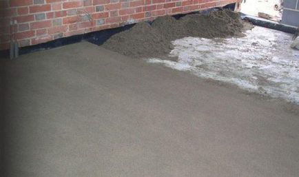 Hogyan száraz esztrich homok, beton 10 cm, 5 cm alatt csempe, laminált padló alatt félszáraz (mennyire száraz esztrich padló alatti laminált) Hogyan száraz esztrich homok, beton 10 cm, 5 cm alatt csempe, laminált padló alatt félszáraz