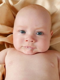 Könnycsatorna a baba, lacrimal tapintás csecsemő masszázs a könnycsatorna csecsemők