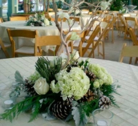 Stílusos ötletek esküvői asztaldísz téli