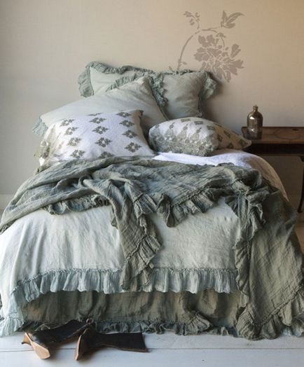 Textil elegáns hálószoba bútorok ágyak, szép takaró (fotó)
