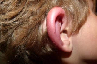 fül trauma (akusztikus és a hatás) - tünetek és kezelés