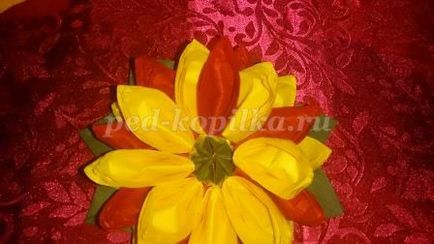 Lotus váza papír szalvéta kezük, mint a jelen március 8. (szalvéták) Lotus váza papír szalvéta kezük, mint egy ajándék március 8