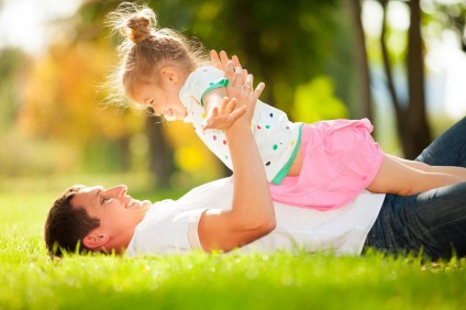 9 lényeges alapelveket, amelyek minden apa kell tanítani lányát