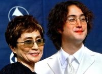 Életrajza John Lennon (Dzhon Lennon év) Életrajza John Lennon