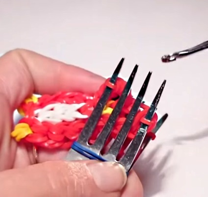 Trinkets a fogíny nélkül a gép, a villa csúzli, gombot, fotó és video tutorials (kulcstartó) Trinkets a fogíny nélkül a gép, a villa csúzli, gombot, fotó és video tutorials