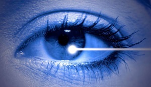 A veszélyes úszó okozza a homályos szemek, tünetei és kezelése