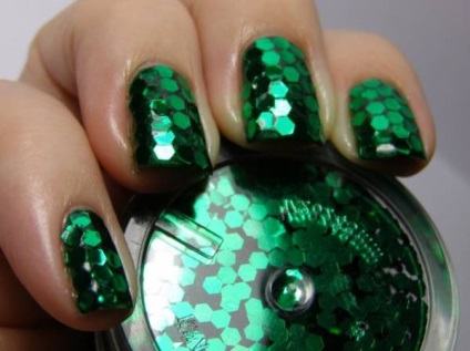 Emerald luxus manikűr drágaköveket a körömvirág