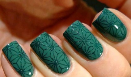 Emerald luxus manikűr drágaköveket a körömvirág