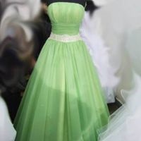 Hogyan válasszuk ki a zöld esküvői ruha
