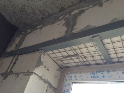 Hogyan lehet bővíteni az ablaknyílás kockázat nélkül egy régi vályogház