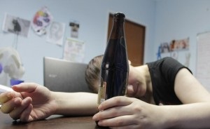 Hogyan lehet felismerni egy személy szenved az alkoholfüggőség, a megjelenésük, és az első