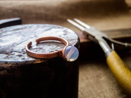 Hogyan készítsünk egy gyűrűt gyöngy saját kezűleg