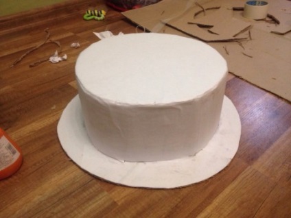 Hogyan készítsünk egy tortát ki cukorkát az óvodában saját kezűleg