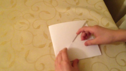 Hogyan készítsünk vámpírfogai papírból