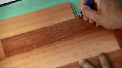 Hogyan feküdt laminált padló (olyan, mintha egy régi fából készült laminált padló) Hogyan feküdt laminált parketta