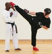 Kickboxer ellen karate, kick-box élet (kick-box) Kickboxer ellen karate, kick-box élet