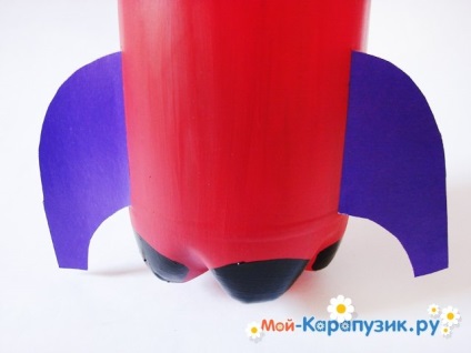 Helyet rakéta egy műanyag palack Master Class fényképpel (workshop) Helyet rakéta egy műanyag palack egy mesterkurzus fotó