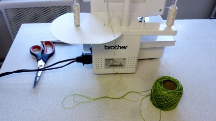 Creative serger, varr magának (varrás overlock) Creative serger, varrni magát