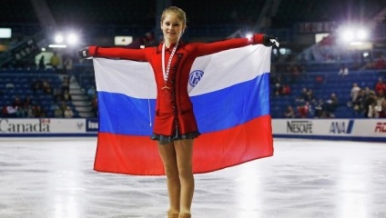 Ki Julia Lipnitskaya, mint az ismert (műkorcsolyázó) Ki Julia Lipnitskaya, mint az ismert