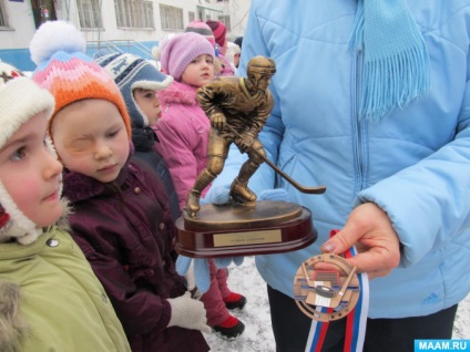 Master-osztály jégkorong, jégkorong játékos Dmitry dulebentsem tartott (fotók)