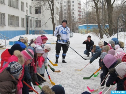 Master-osztály jégkorong, jégkorong játékos Dmitry dulebentsem tartott (fotók)