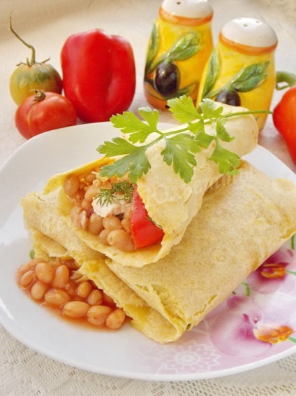Mexikói burrito babbal és a csirke (mexikói) Mexikói burrito babbal és csirke