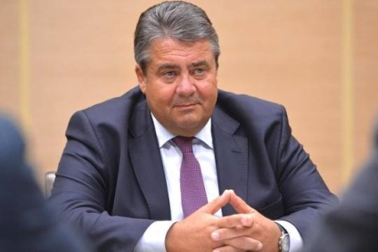 A Honvédelmi Minisztérium nem tudja kitalálni, hogyan és mennyit kell fizetni tisztek (ismét) A Honvédelmi Minisztérium nem tudja kitalálni, hogyan és mennyit kell fizetni tisztek