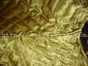 Férfi köntös kezével (a) Férfi köntös kezével