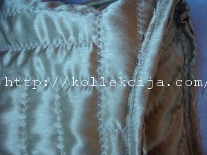 Férfi köntös kezével (a) Férfi köntös kezével