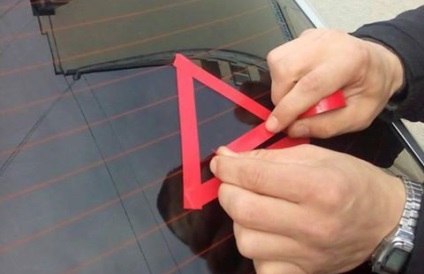 Új bírságok jelek a hátsó ablak, a cikk (auto avto25.ru piac) Új bírságok jelek a hátsó ablak, a cikk
