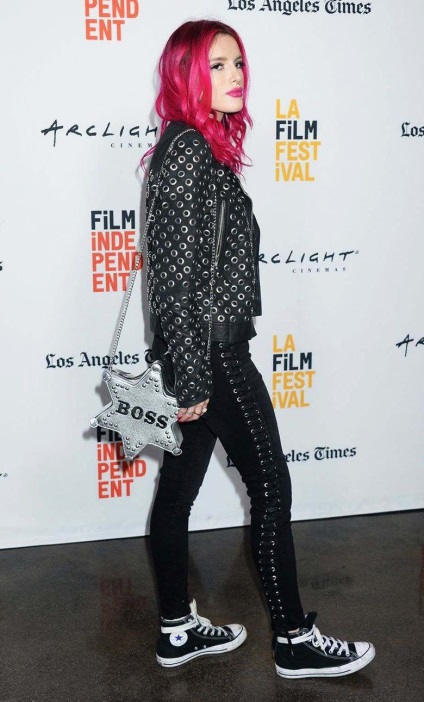 A kép a nap Bella Thorne a premieren a show „Te meghódított” a filmfesztivál Los Angeles