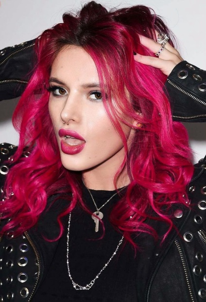 A kép a nap Bella Thorne a premieren a show „Te meghódított” a filmfesztivál Los Angeles