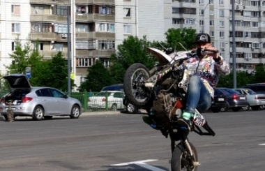 stantraydingu Oktatási Moszkva (egykerekű egy motorkerékpár) stantraydingu Oktatási Moszkva
